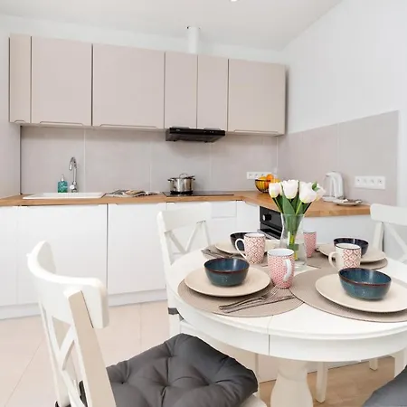 Апартаменты Przymorze Kolobrzeska Blue Sea By Renters *